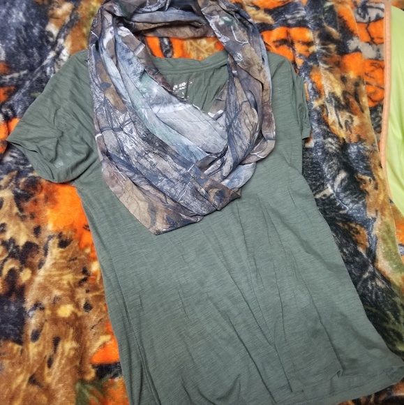 Shirt and scarf - Picture 1 of 1